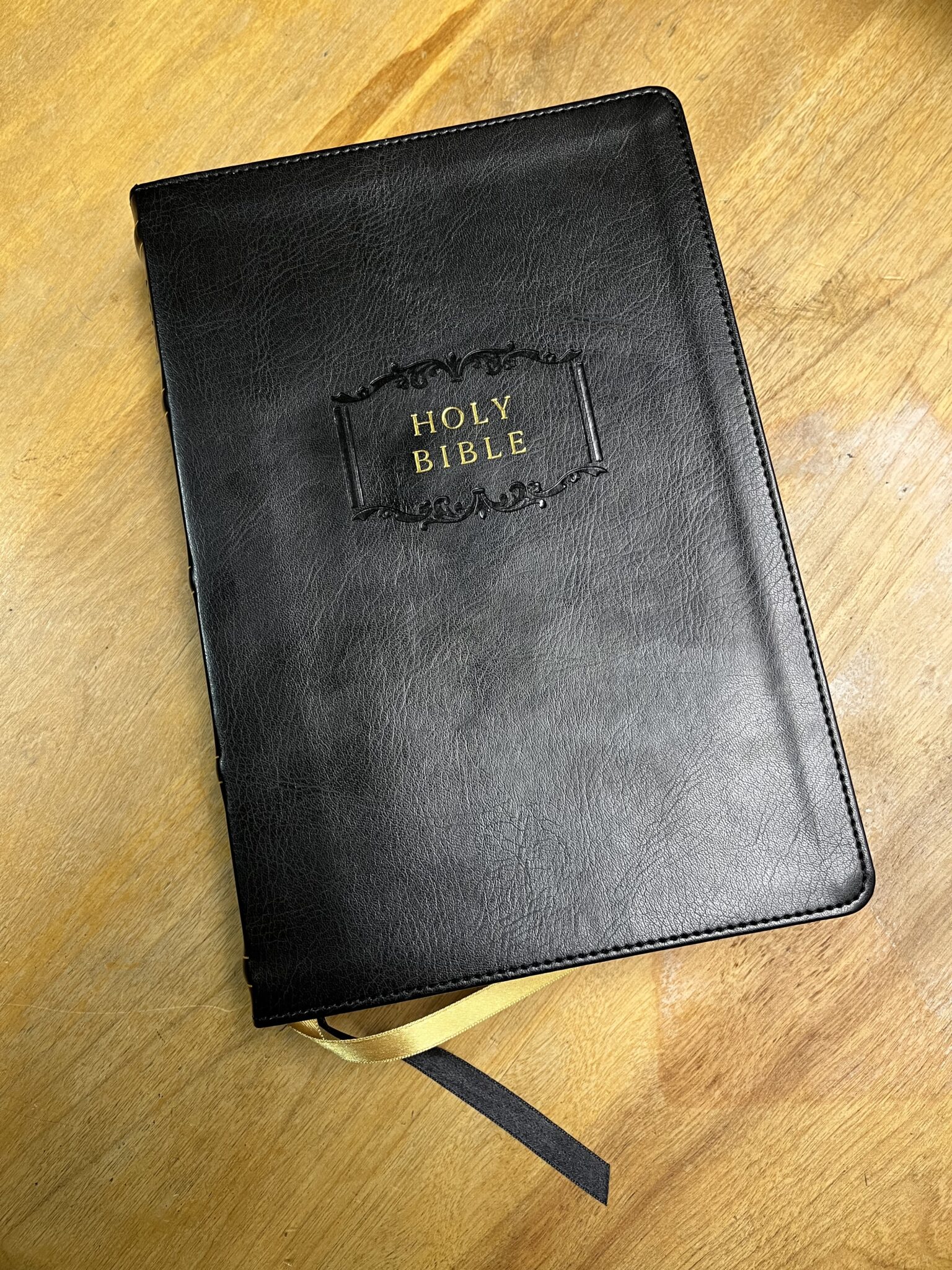 First Look: Thomas Nelson KJV Center-Column Reference Bible W/Apocrypha ...